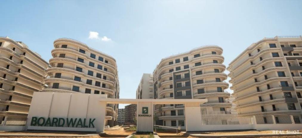 شقه للبيع بجوار الجامعه البريطانية 